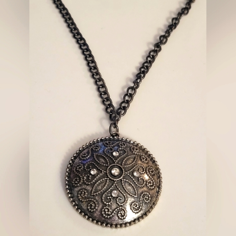 5for$25🥰 VINTAGE ESTATE bronze toned necklace Large Circle Crystal Rhinestones
